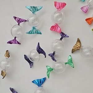Decorative plastic candies that you can fill with goodies
